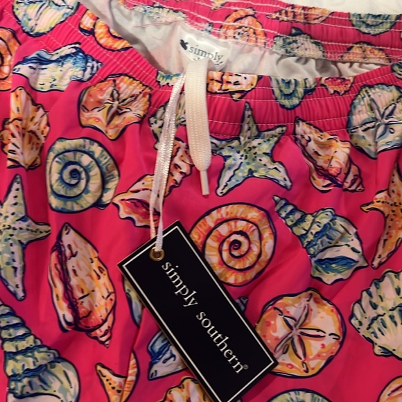 XL Simply Southern Simply Run 🏃‍♀️ shell 🐚 running shorts - Picture 2 of 7